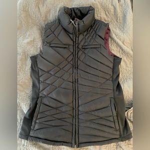 Athleta Puffer vest size Large